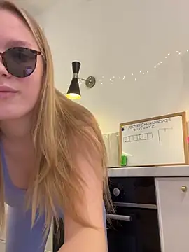 Little_Forest_ELF's Live XXX Chat