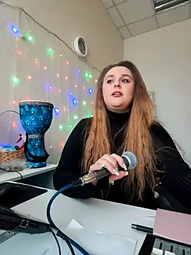 Juicy_PeachLux élő XXX-chatje