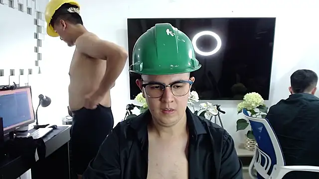 dylan_santiago_'s Live XXX Chat