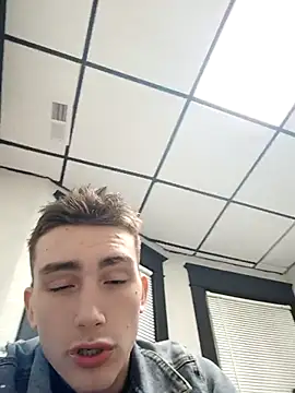 CurvyWeakling Chat XXX live