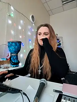 Chat +18 de Juicy_PeachLux ao vivo