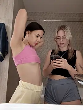 Chat XXX en directo de caressyourself