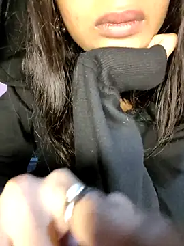 -AYUSHI01 Adlı Modelin Canlı XXX Sohbeti