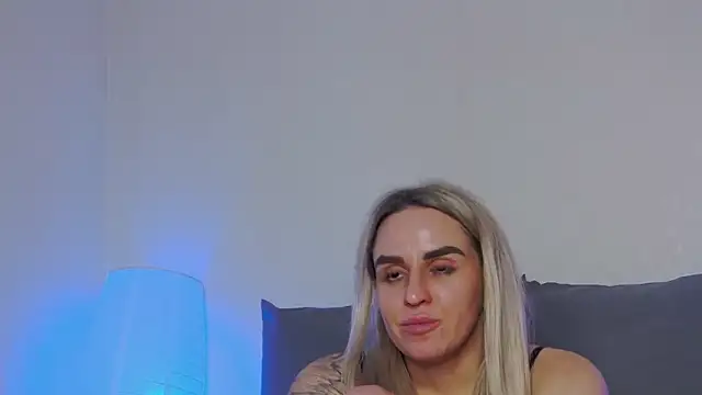 XXX chat uživo modela _KSmith_