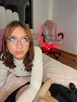 Chat +18 de Alison_Ivanova ao vivo