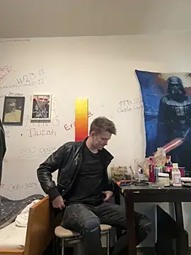 Chatroom XXX en direct de Toyjungee