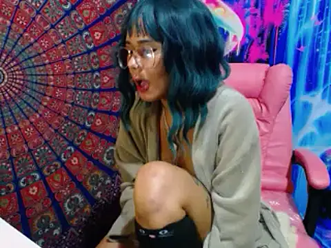 Chat XXX en directo de Delliriummm