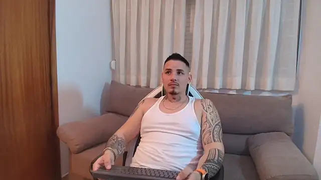 Milanthompson2025 라이브 XXX 채팅