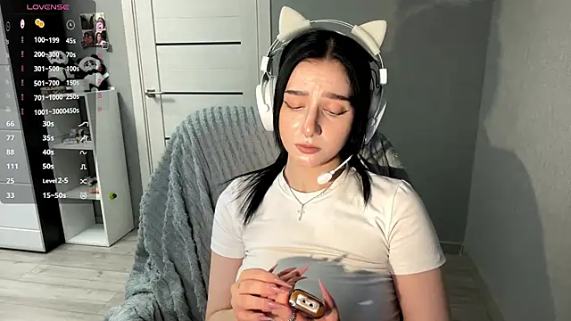 Онлайн чат XXX TomiRodenberg