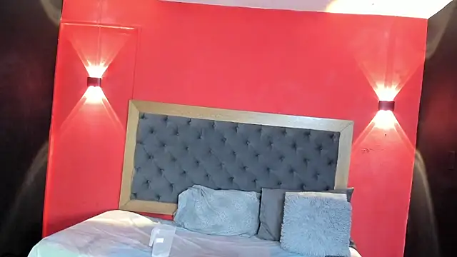 YayaHilton: διαδικτυ ακό σόου στην κάμερα