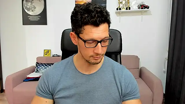 دردشة BrutusK08 الجنسية المباشرة