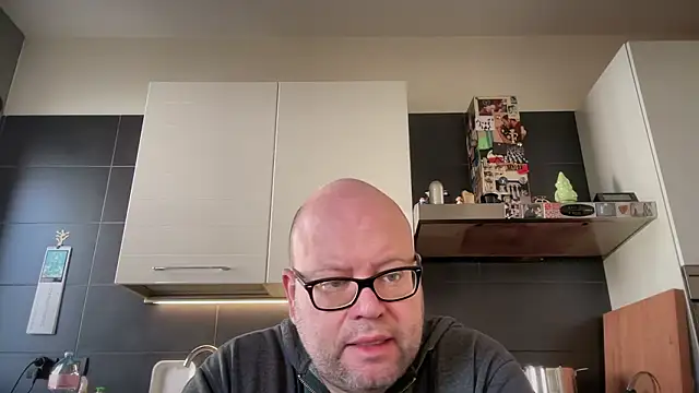 theitalianbear's Live XXX Chat