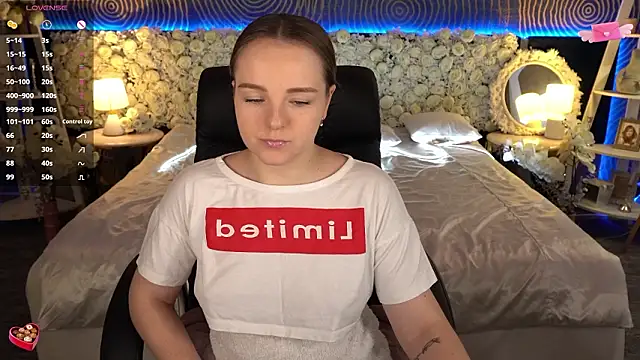 FoxyShy élő XXX-chatje