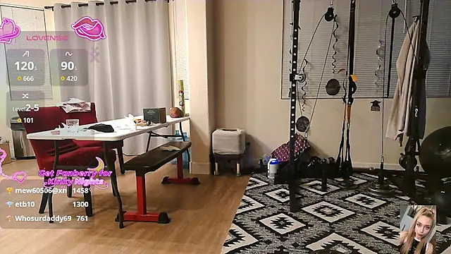 BlondiewithanassのライブXXXチャット