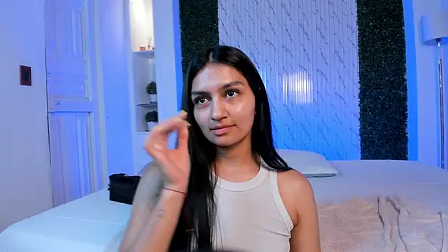 AidaJonesのライブXXXチャット