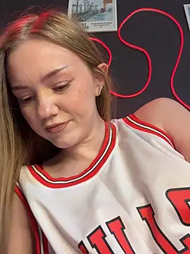 MilaMoone Adlı Modelin Canlı XXX Sohbeti