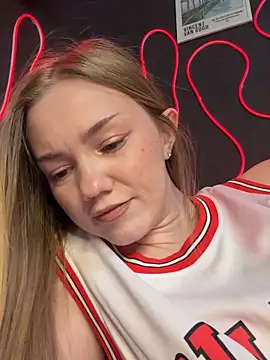 Chat XXX en directo de MilaMoone