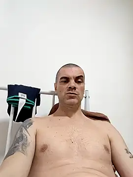 DOMINATOR_SIR-MASTER: διαδικτυακό σόου στην κάμερα