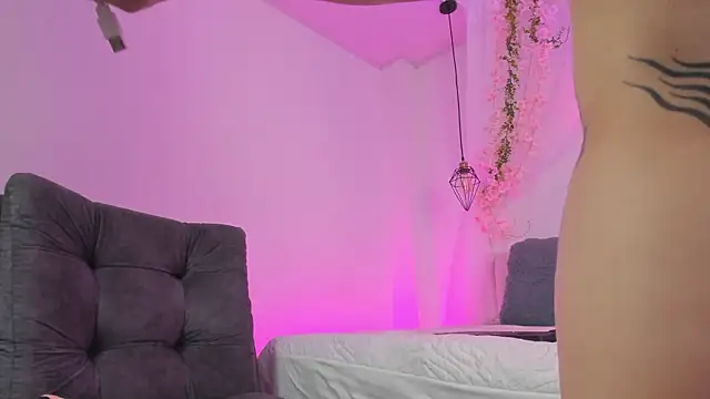 eimi_rosse18のライブXXXチャット