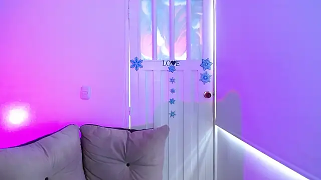 milfrousse: онлайн-секс-чат