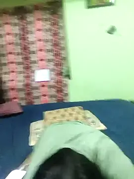 Tamil_Ishu: διαδικτυακό σόου στην κάμερα