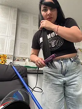 Abril_Luv live XXX chat