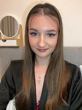 AdelinaEmber Chat XXX in diretta