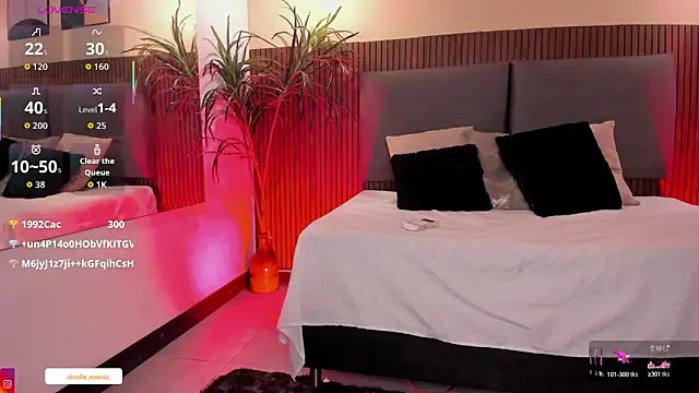 NicolleeEvanss' Live XXX Chat