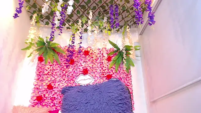 BLONDE_SEXYHOT's Live XXX Chat