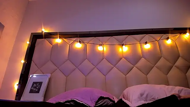 Scarletbigbug Show Webcam