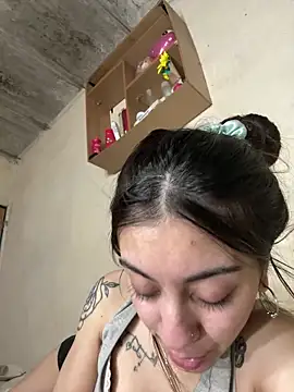 Jennyvignaduzzo Chat XXX in diretta