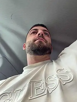 Chatroom XXX en direct de Pablo_Hornyguy95