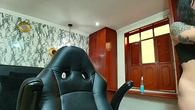 Chat XXX en directo de Naughty_Kittenm