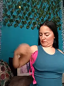 MisNicol: онлайн-секс-чат