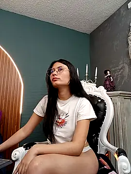 Chat +18 de NayeCloud ao vivo