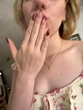 NicoleCut Adlı Modelin Canlı XXX Sohbeti