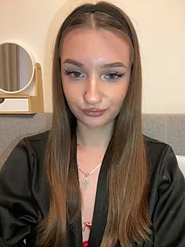 AdelinaEmber: онлайн-секс-чат