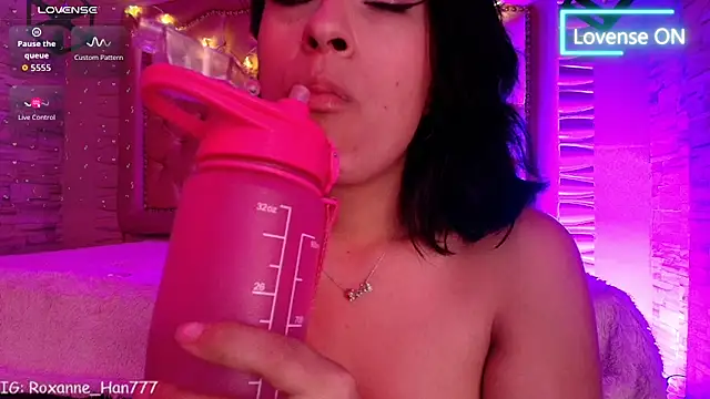 Roxanne_Han Chat XXX in diretta