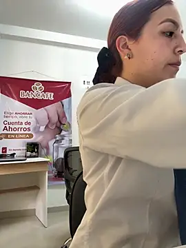 Emily-7_のライブXXXチャット