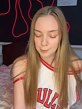 Chat +18 de MilaMoone ao vivo