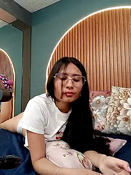 NayeCloud Adlı Modelin Canlı XXX Sohbeti