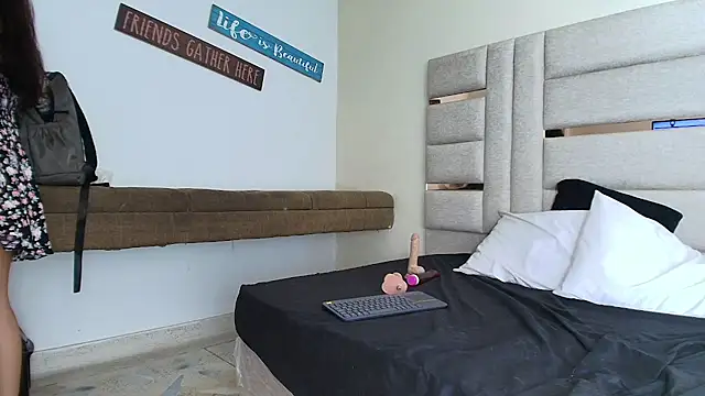 LittlePeach_'s Live XXX Chat