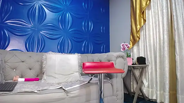 Онлайн чат XXX JolieDuvalle