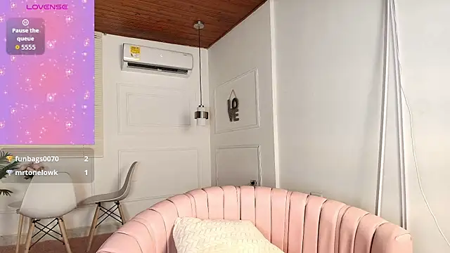 alessia_moon1 Adlı Modelin Canlı XXX Sohbeti