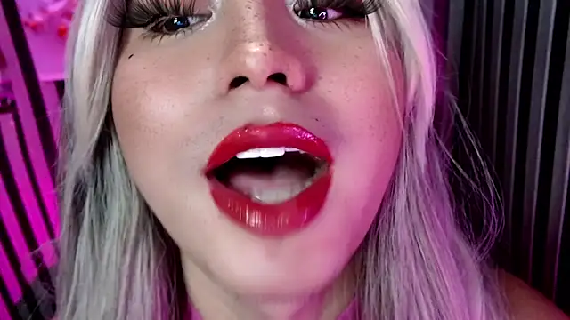 HoresCOCKLUCY élő XXX-chatje