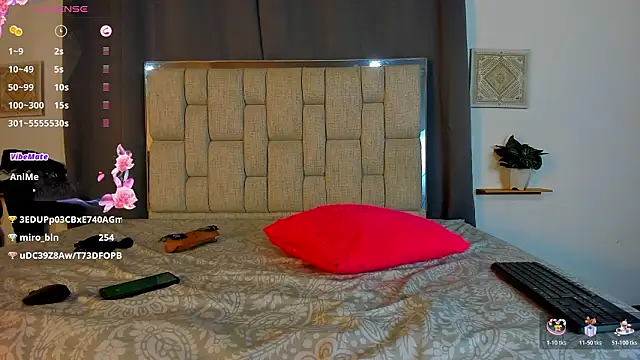 Dounia_nagi Pertunjukan Webcam