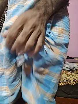 hairy_boyi Adlı Modelin Canlı XXX Sohbeti