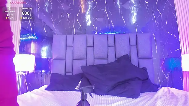 BustyGlow Chat XXX in diretta