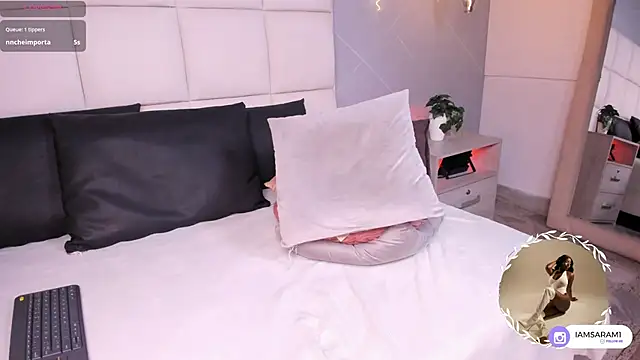 SaraMonroe1's Webcam Show