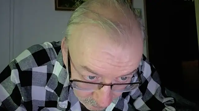 cumloverboyxx69 Adlı Modelin Canlı XXX Sohbeti